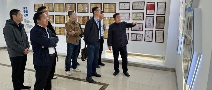 煙臺哈爾濱工程大學(xué)研究院副院長孫樹政一行蒞臨華鼎偉業(yè)洽談校企合作