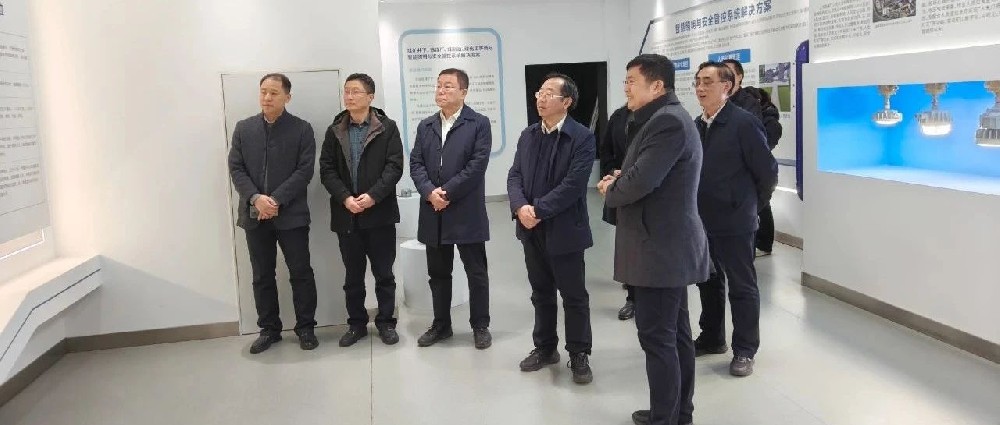 省人大常委會委員、法制委員會主任委員張振忠一行蒞臨華鼎偉業(yè)開展《山東省優(yōu)化營商環(huán)境條例（修正草案）》立法調(diào)研